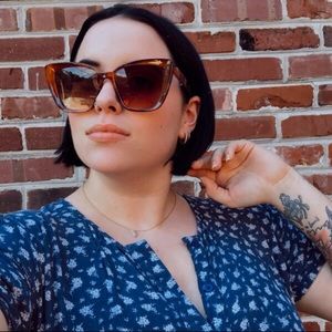 Meet your Posher, Stella